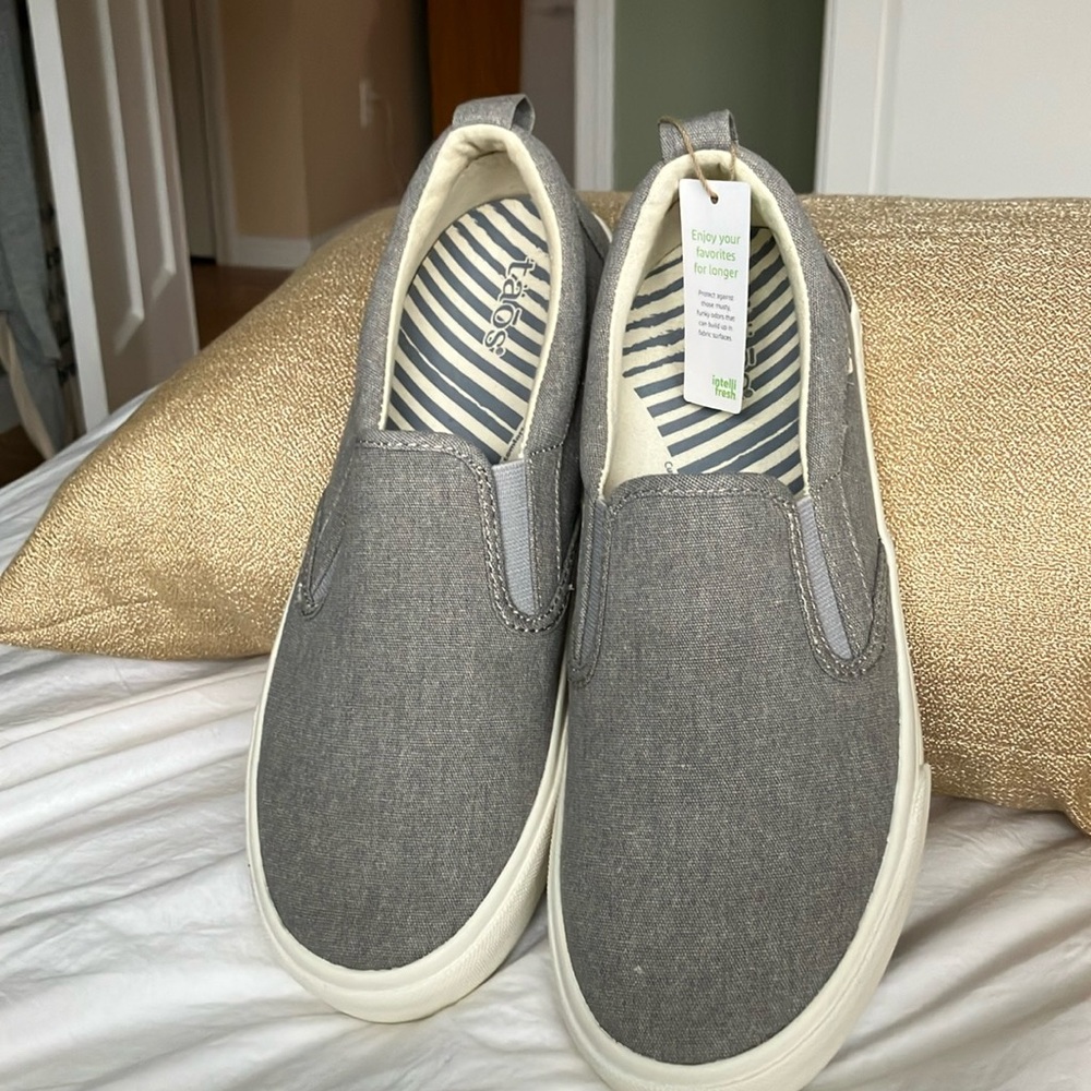 Taos Footwear Gray Sneakers for Casual Wear